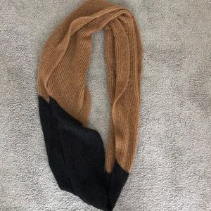 Black and camel two toned knit scarf